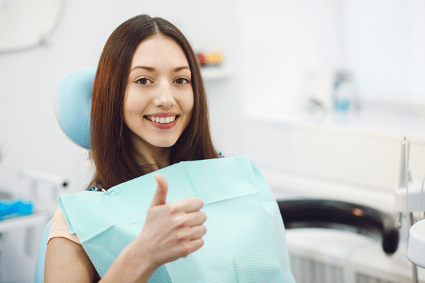 patient dentist chair with thumbs up